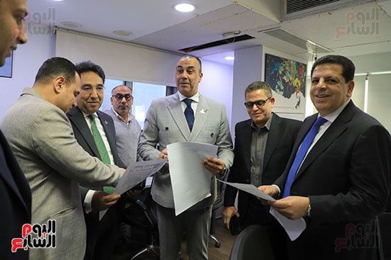 جولة أيمن محسب ومحمود سامى ومحمود الشويخ فى صالة تحرير اليوم السابع (14)