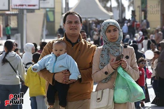 مشاهد عائلية مليئة بالحنان مشاهد عائلية مليئة بالحنان