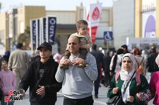 الاطفال على اكتاف الاباء امان ودفء الاطفال على اكتاف الاباء امان ودفء