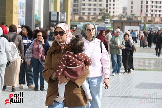 الاطفال في حضن امهاتهم امان الدنيا الاطفال في حضن امهاتهم امان الدنيا