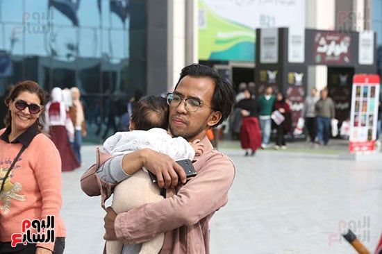 لحظات دافئة بين الاب وطفله لحظات دافئة بين الاب وطفله