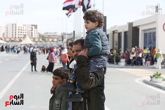 براءة الاطفال فوق الاكتاف براءة الاطفال فوق الاكتاف