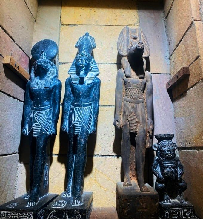 ورش صناعة التحف والألباستر تتحول لمتاحف تسحر سياح العالم