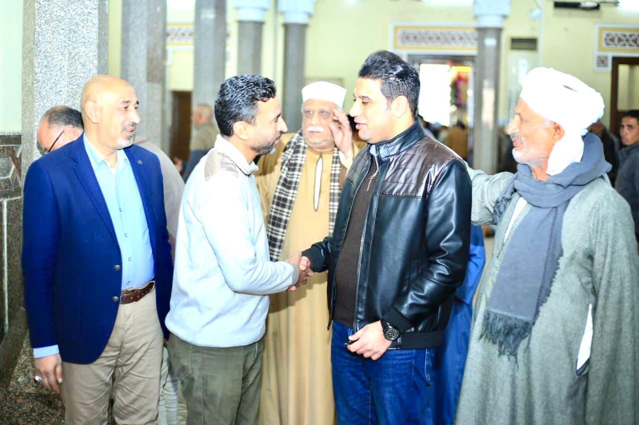 نائب محافظ سوهاج يستمع لشكاوى المواطنين (3) نائب محافظ سوهاج يستمع لشكاوى المواطنين (3)