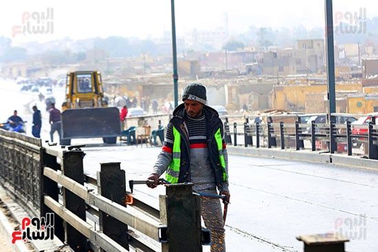 العمال في قلب العمل بكوبرى التطوير العمال في قلب العمل بكوبرى التطوير