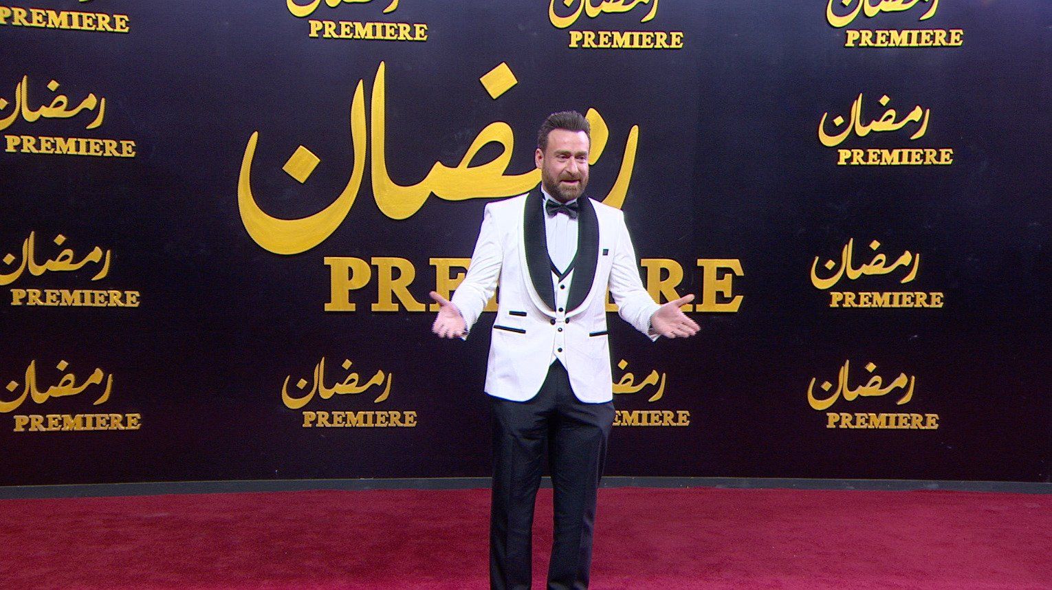 نضال الشافعي على الريد كاربت نضال الشافعي على الريد كاربت