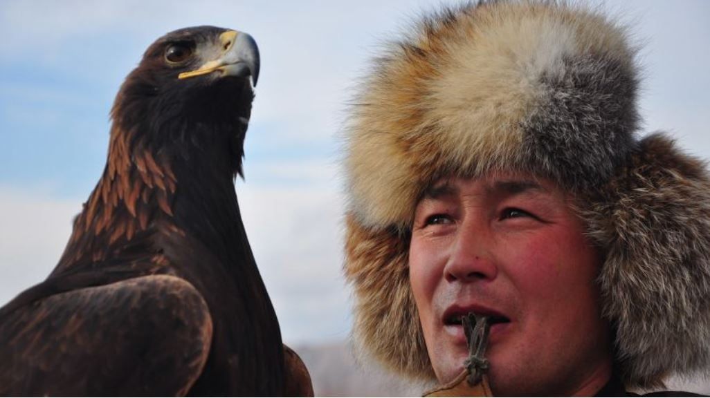 الصيد بالنسور.. رحلة اكتشاف الحياة البرية فى كازاخستان (6) الصيد بالنسور.. رحلة اكتشاف الحياة البرية فى كازاخستان (6)