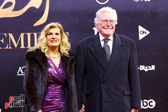 الفنان حسين فهمى وحرمه الفنان حسين فهمى وحرمه