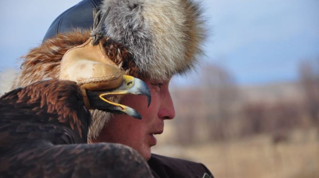 الصيد بالنسور.. رحلة اكتشاف الحياة البرية فى كازاخستان (7) الصيد بالنسور.. رحلة اكتشاف الحياة البرية فى كازاخستان (7)