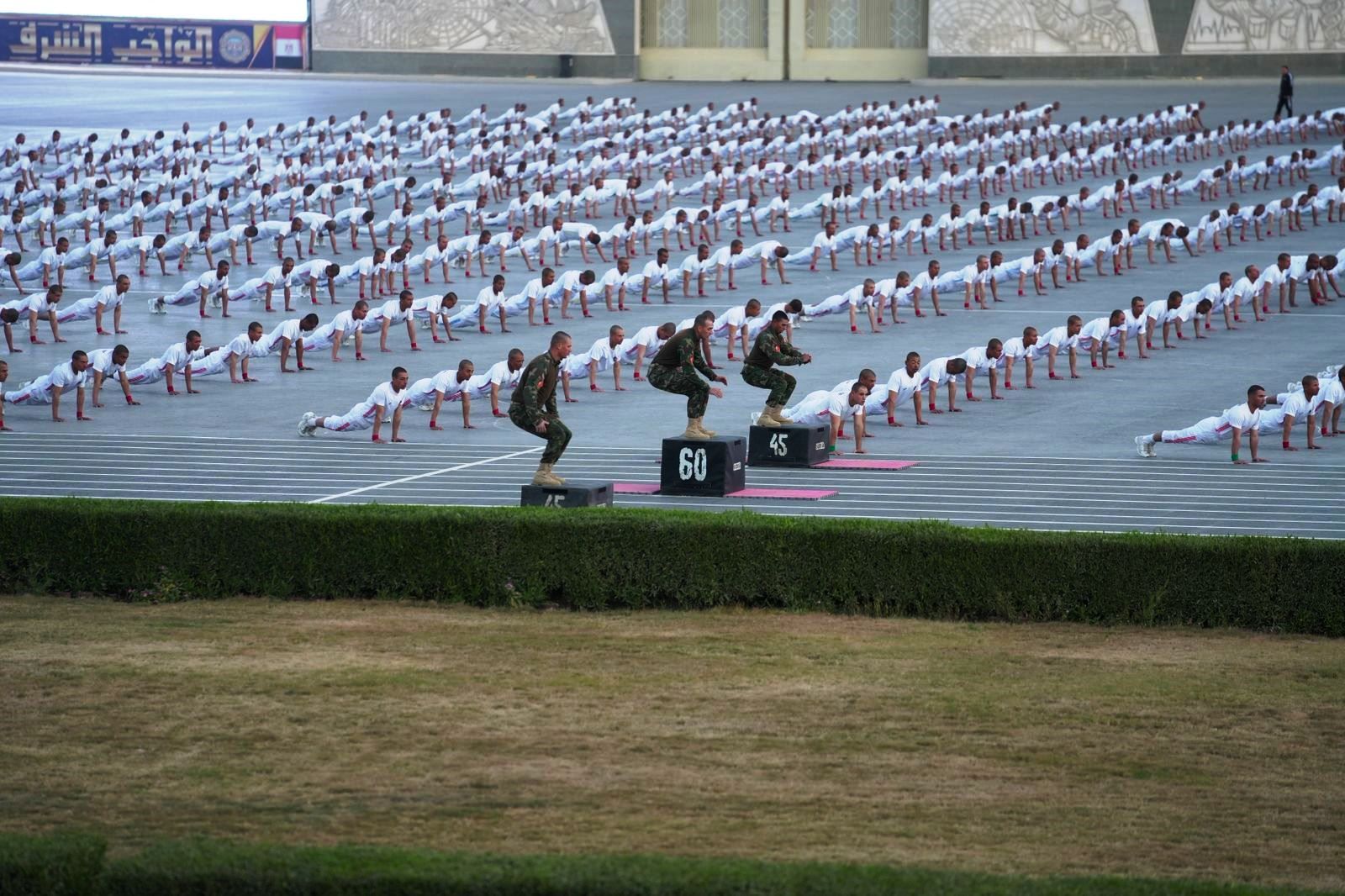 خلال زيارة الرئيس للأكاديمية العسكرية (2) خلال زيارة الرئيس للأكاديمية العسكرية (2)
