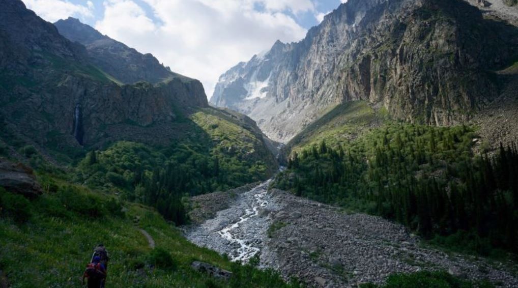 الصيد بالنسور.. رحلة اكتشاف الحياة البرية فى كازاخستان (2) الصيد بالنسور.. رحلة اكتشاف الحياة البرية فى كازاخستان (2)