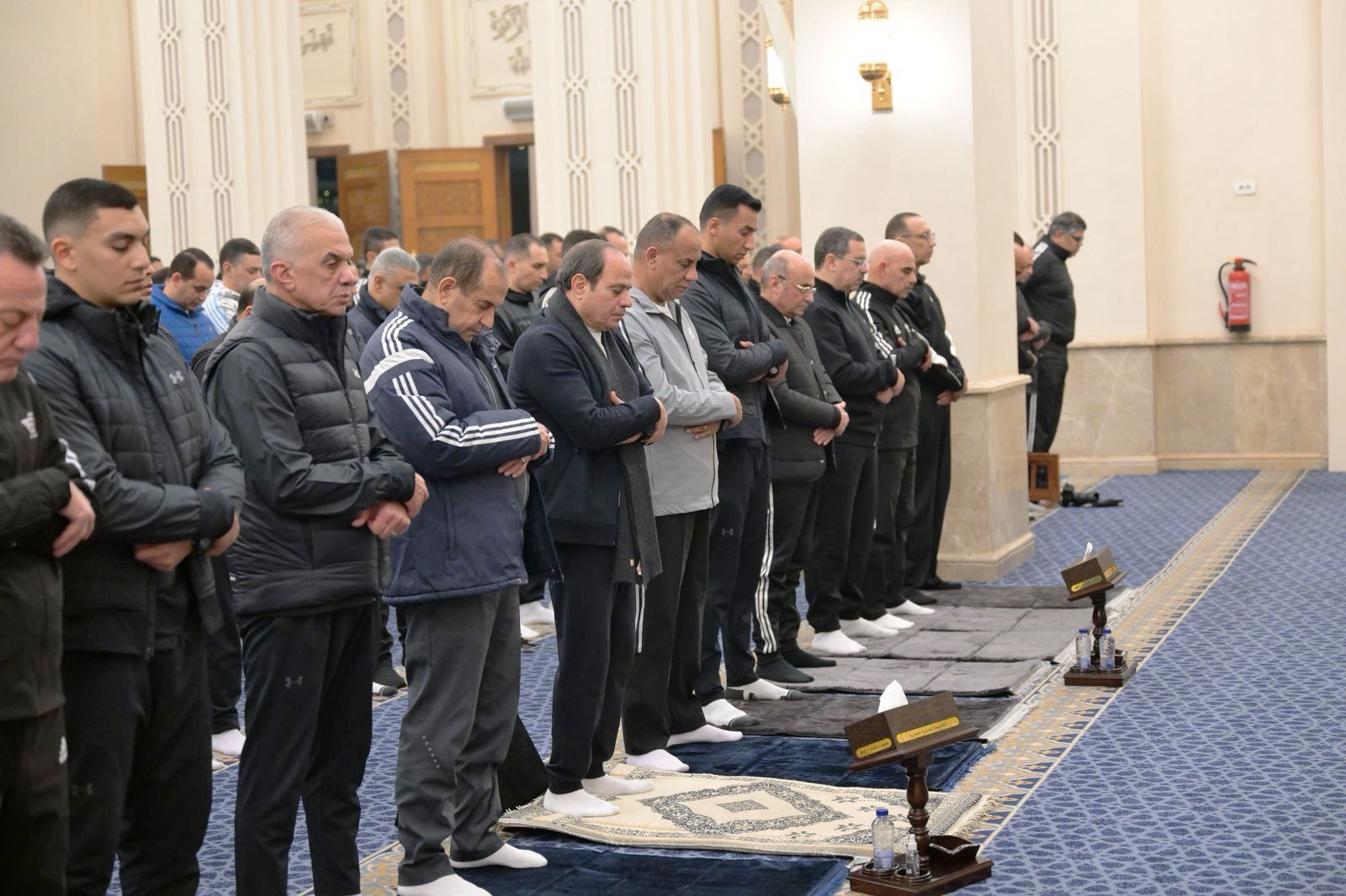 الرئيس السيسى يؤدى صلاة الفجر بالأكاديمية العسكرية (2) الرئيس السيسى يؤدى صلاة الفجر بالأكاديمية العسكرية (2)