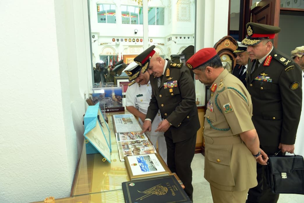 الفريق أحمد خليفة يأثناء زيارته الرسمية إلى سلطنة عُمان (3) الفريق أحمد خليفة يأثناء زيارته الرسمية إلى سلطنة عُمان (3)