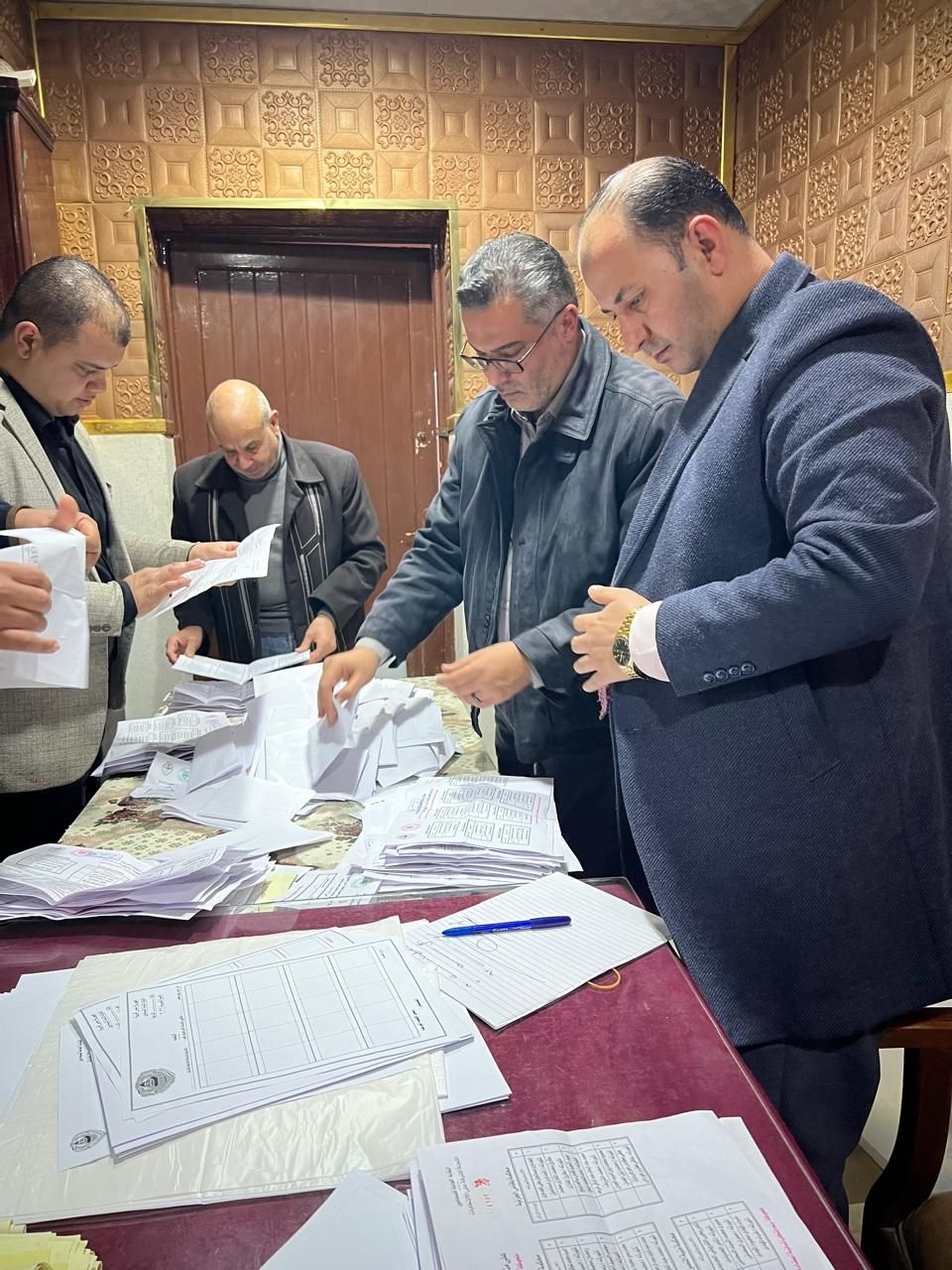 بدء فرز الأصوات بدء فرز الأصوات