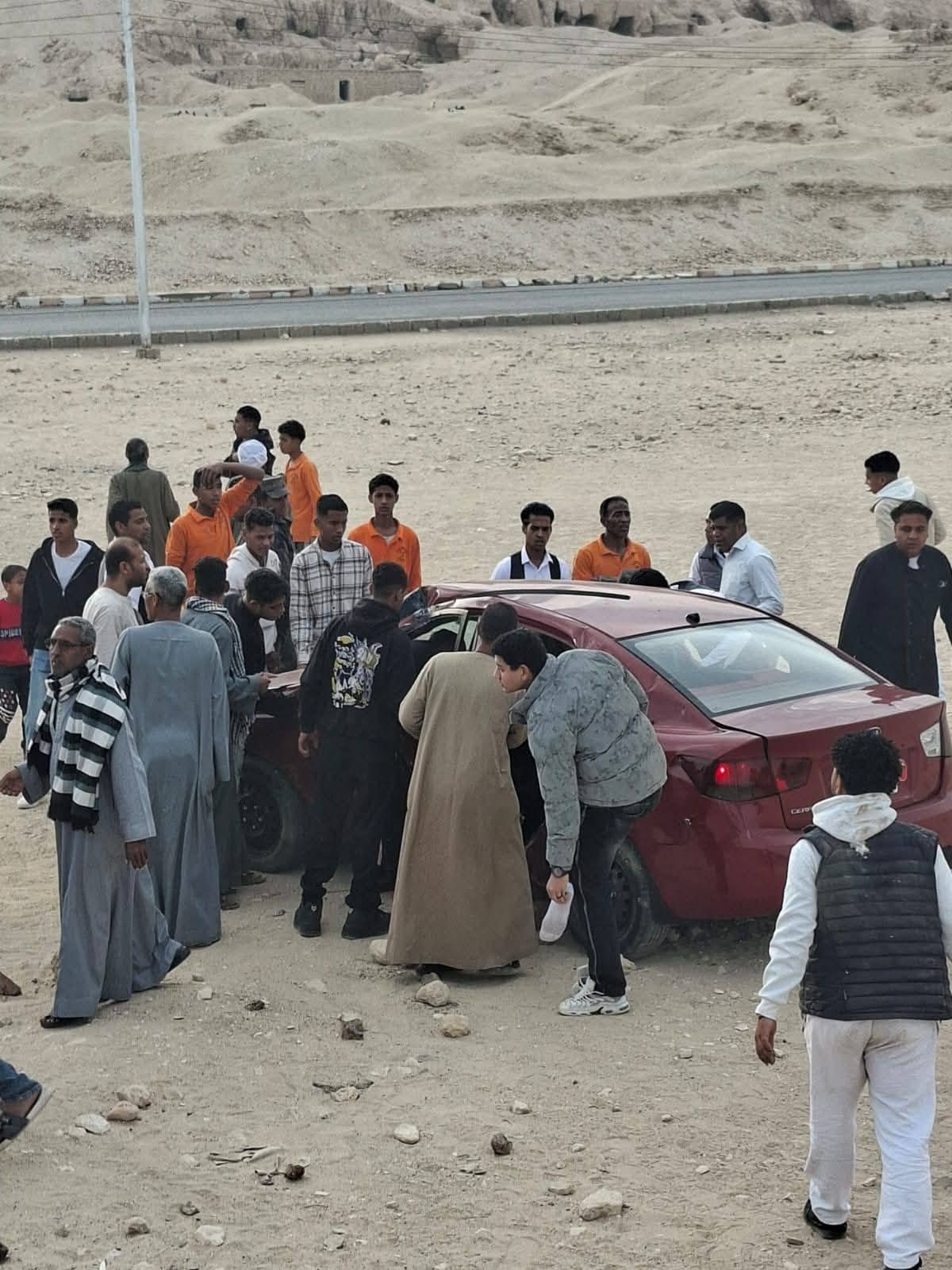 موقع حادث تصادم السيارة فى عمودة انارة