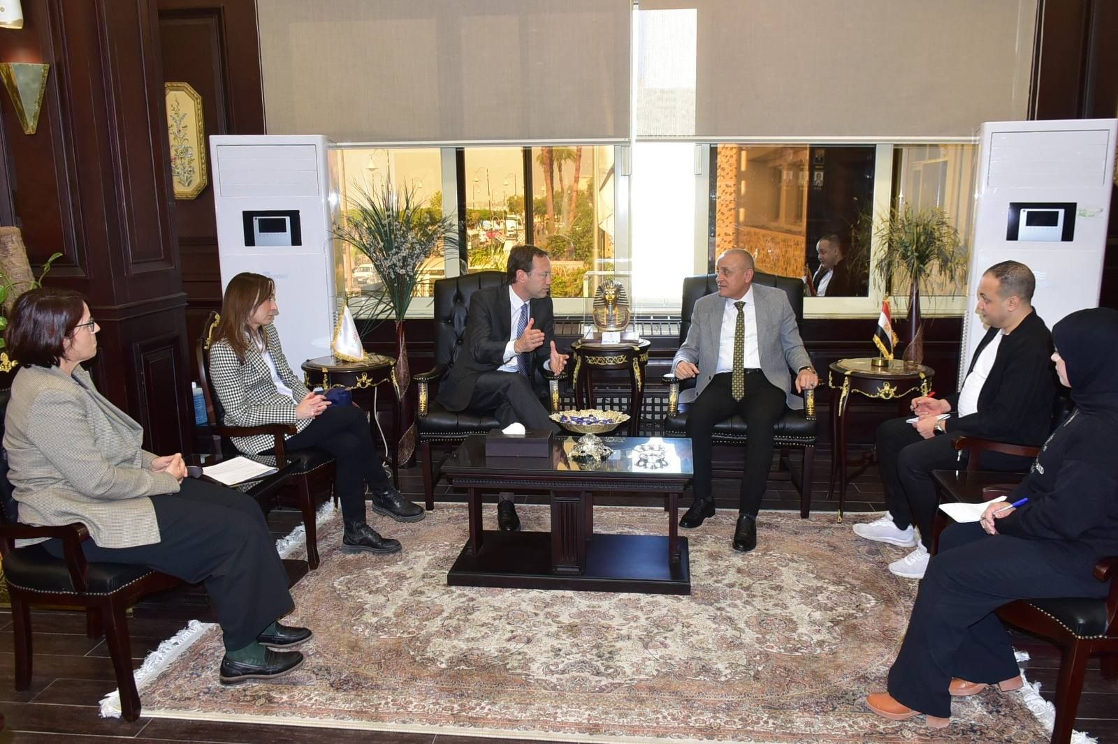 محافظ الأقصر يستقبل السفير الاسباني لبحث سبل تعزيز تدفق السياح الأسبان محافظ الأقصر يستقبل السفير الاسباني لبحث سبل تعزيز تدفق السياح الأسبان