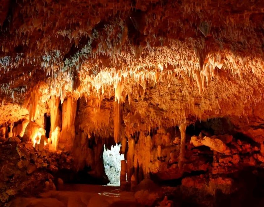 كهف الجارة (10) كهف الجارة (10)