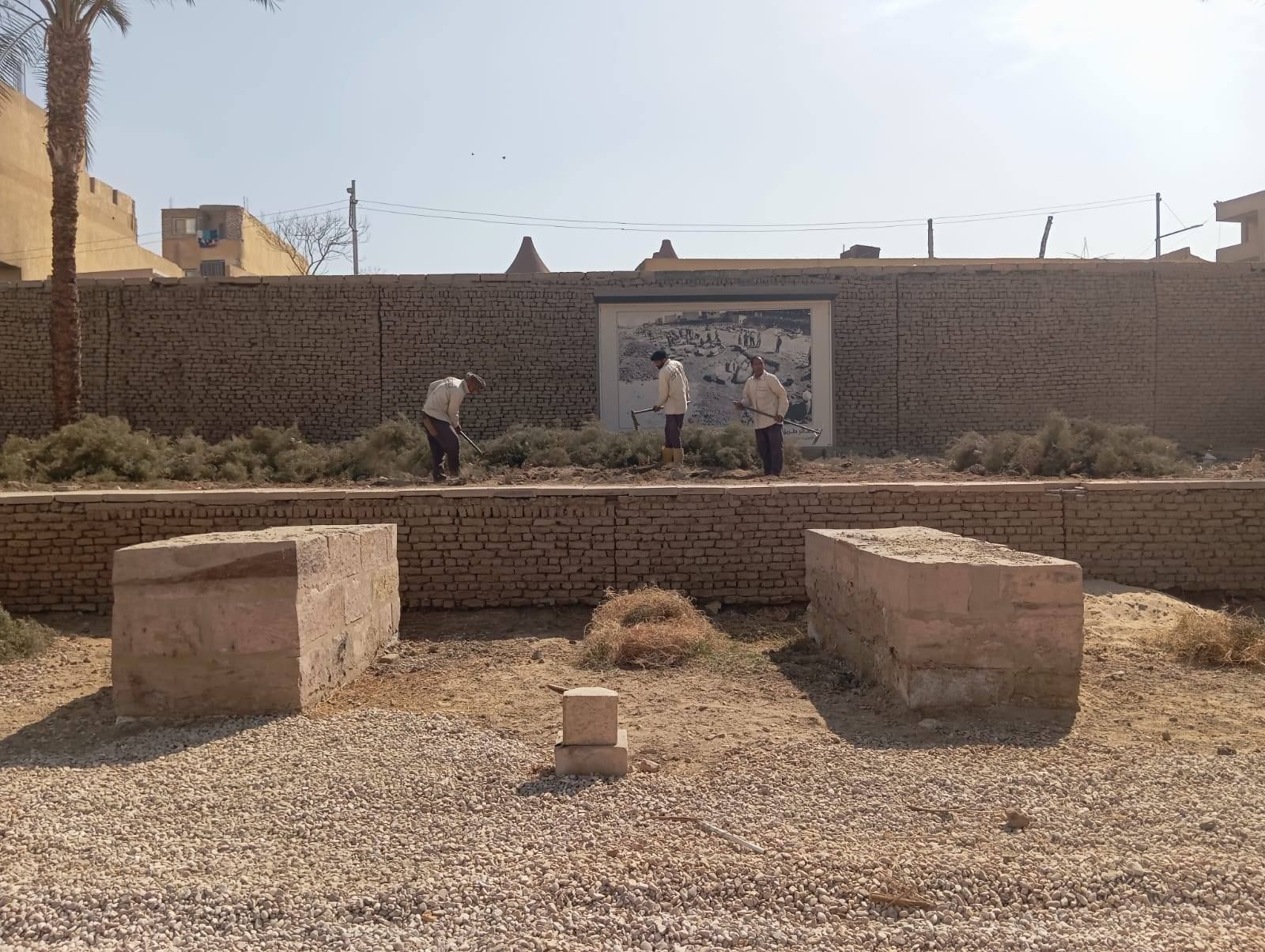 عمليات النظافة والتجميل فى طريق الكباش الفرعونى عمليات النظافة والتجميل فى طريق الكباش الفرعونى