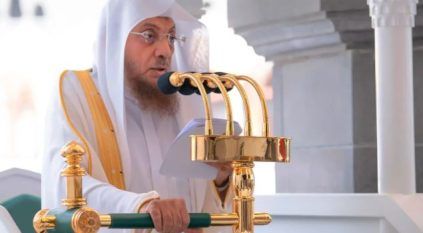 إمام الحرم المكي في خطبة الجمعة: المجالسة الصالحة محكومة بسلطان العقيدة