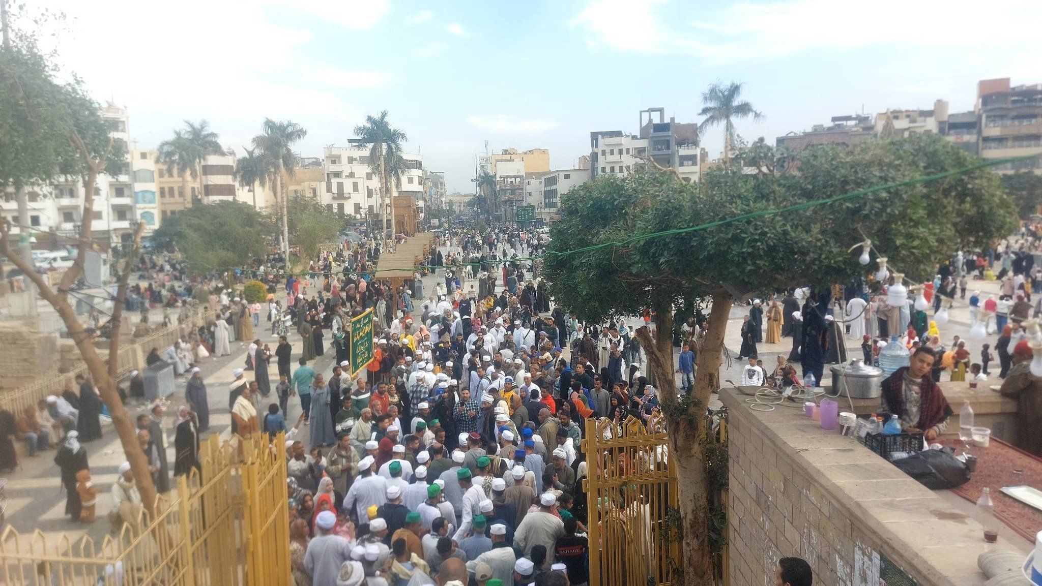 مسيرة أعضاء الطريق الجازولية الحسينية الشاذلية بساحة أبو الحجاج