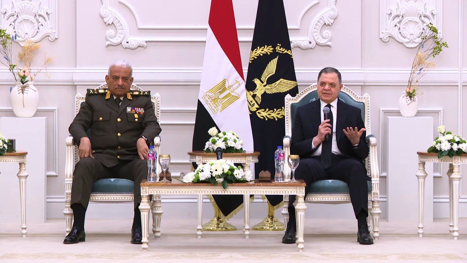 اللواء محمود توفيق وزير الداخلية خلال زيارة القائد العام للقوات المسلحة اللواء محمود توفيق وزير الداخلية خلال زيارة القائد العام للقوات المسلحة