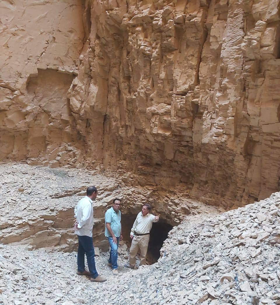 المقبرة المعلقة بالأقصر تشهد حفائر علمية لكشف تاريخها وأسرارها