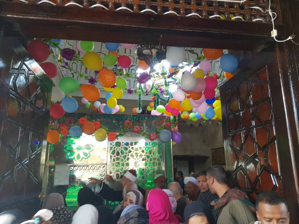 زيارات وبهجة للمواطنين على مقام سيدي أبو الحجاج الأقصر زيارات وبهجة للمواطنين على مقام سيدي أبو الحجاج الأقصر