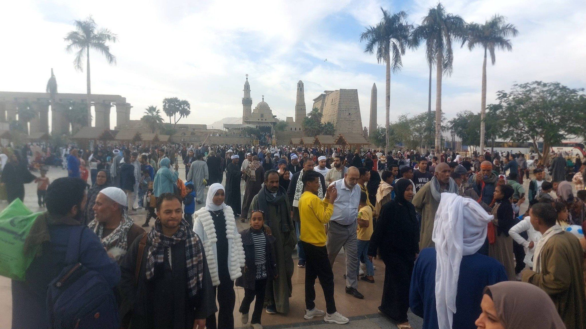 توافد الآلاف من المواطنين على ساحة سيدة أبو الحجاج الأقصرى