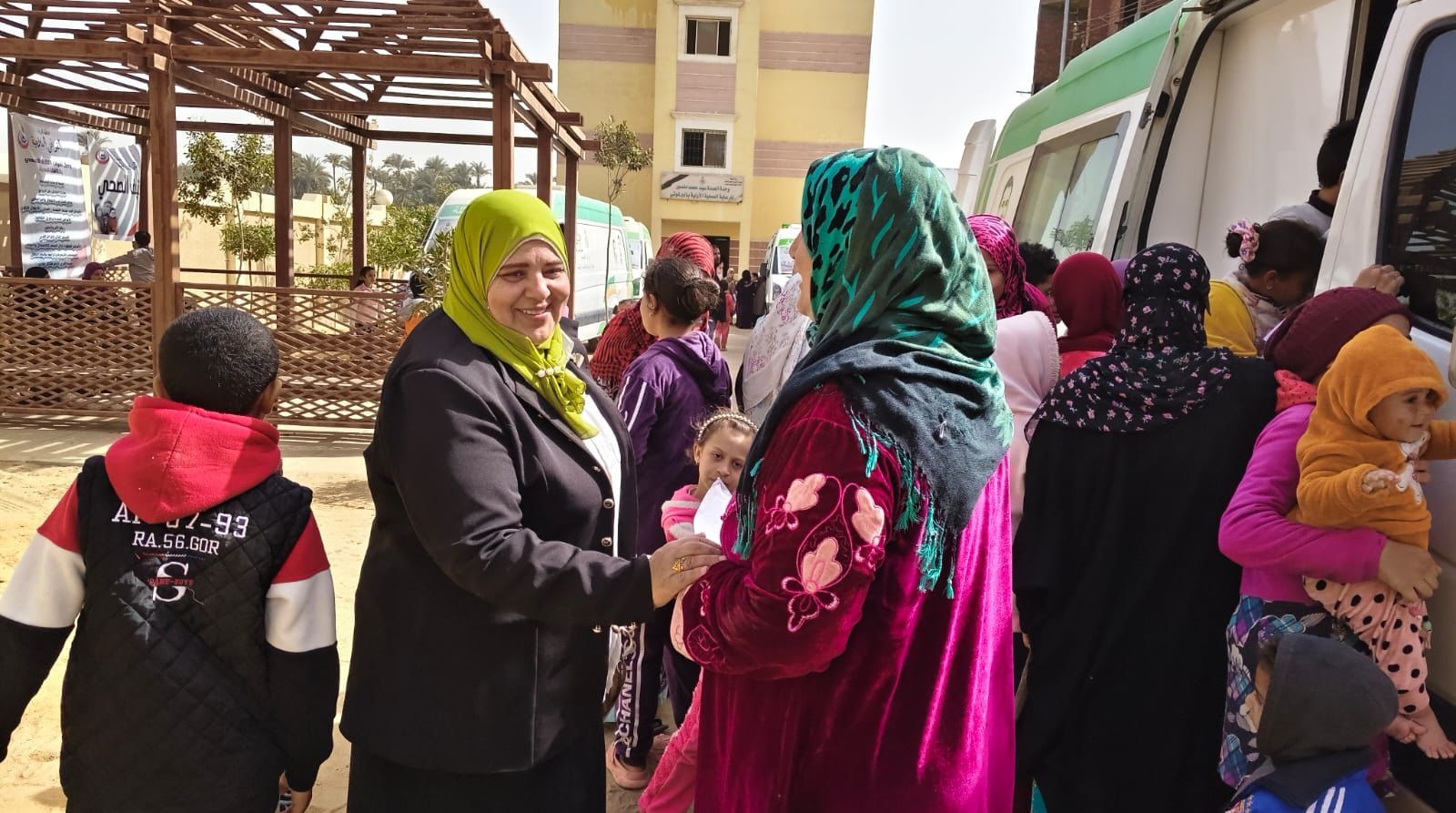 قافلة بقرية البرغوتي لتقديم الخدمات الطبية للمواطنين قافلة بقرية البرغوتي لتقديم الخدمات الطبية للمواطنين