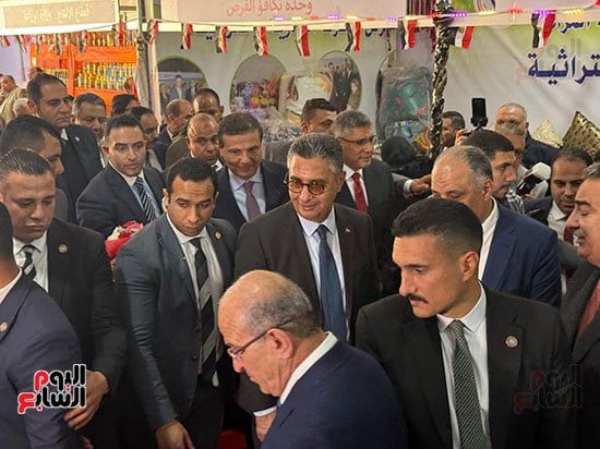 وزيرا الزراعة والتموين ومحافظ الجيزة يتابعون انتظام العمل بمعرض السلع بالمتحف الزراعى وزيرا الزراعة والتموين ومحافظ الجيزة يتابعون انتظام العمل بمعرض السلع بالمتحف الزراعى