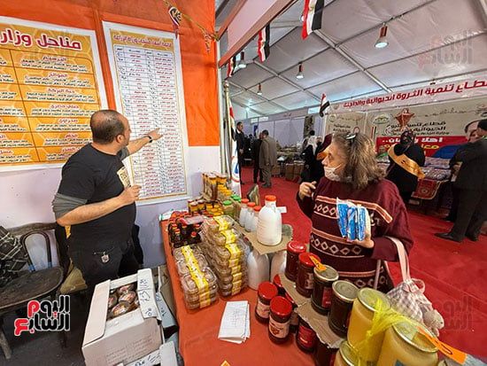 توافد المواطنين على معرض السلع بالمتحف الزراعي توافد المواطنين على معرض السلع بالمتحف الزراعي