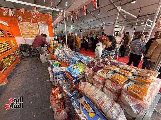معرض السلع في المتحف الزراعي بعد افتتاحه معرض السلع في المتحف الزراعي بعد افتتاحه