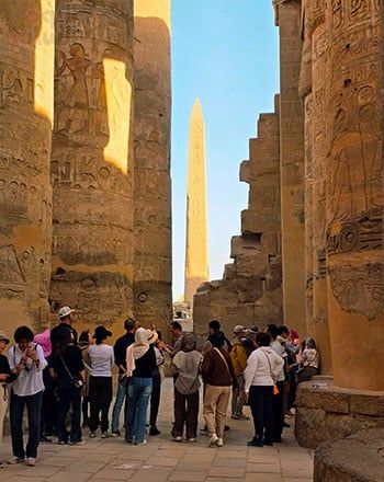 متعة-سياح-العالم-فى-صالة-الأعمدة-الكبرى-بالكرنك متعة-سياح-العالم-فى-صالة-الأعمدة-الكبرى-بالكرنك