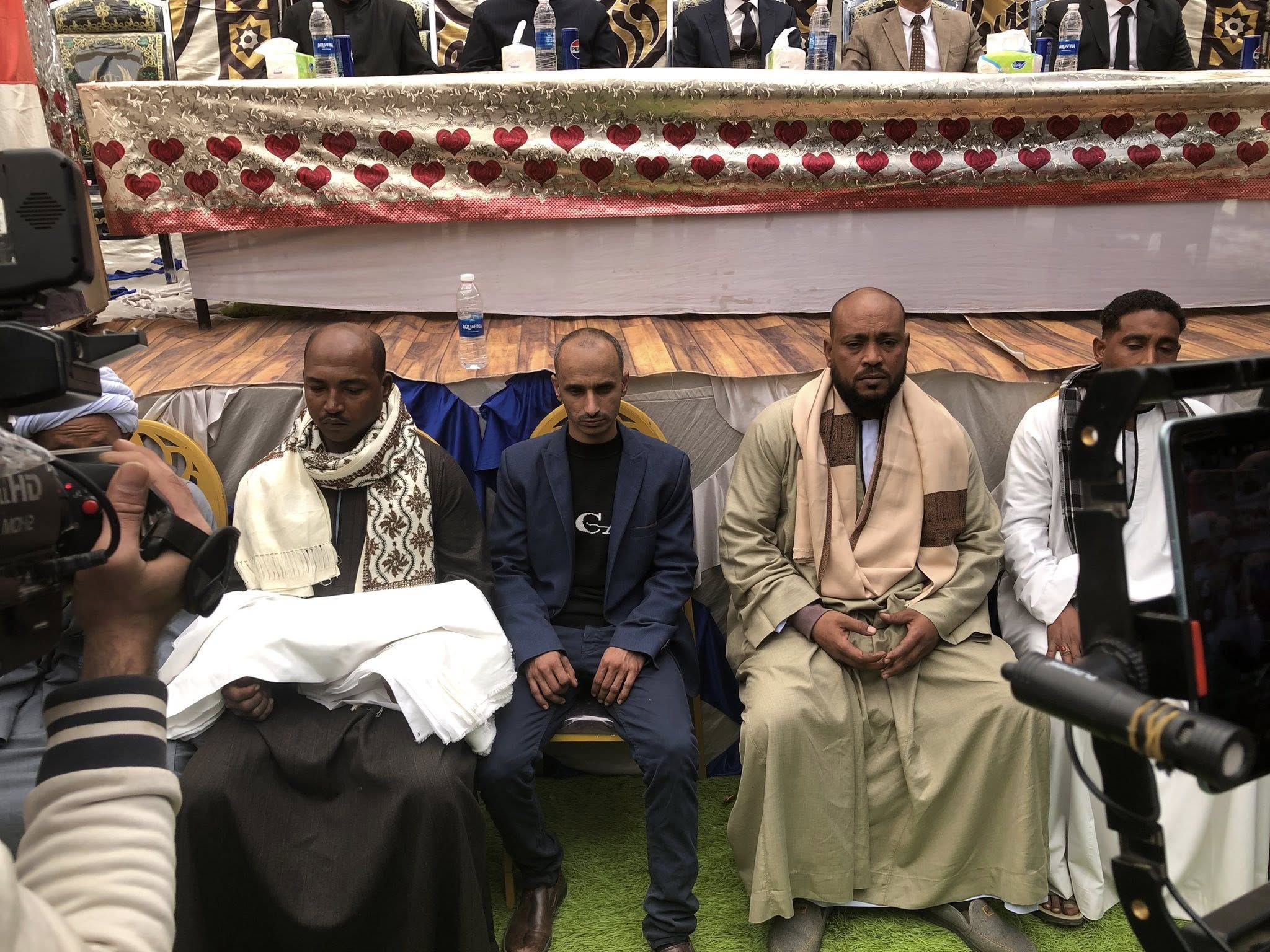 تقديم الكفن وإنهاء نزاع بين عائلتي آل العزب وآل الحساني بقرية الحلة