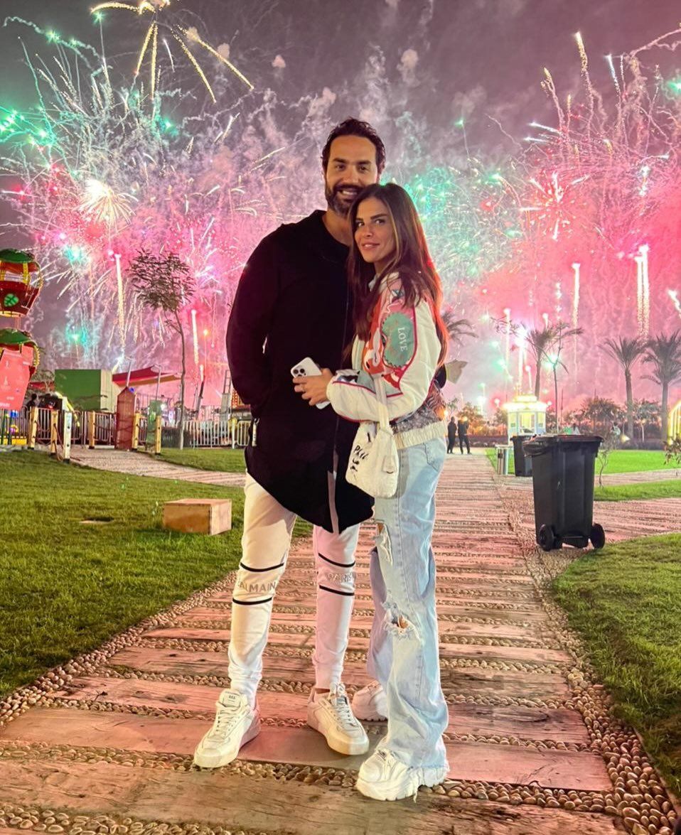 كريم فهمي وزوجته