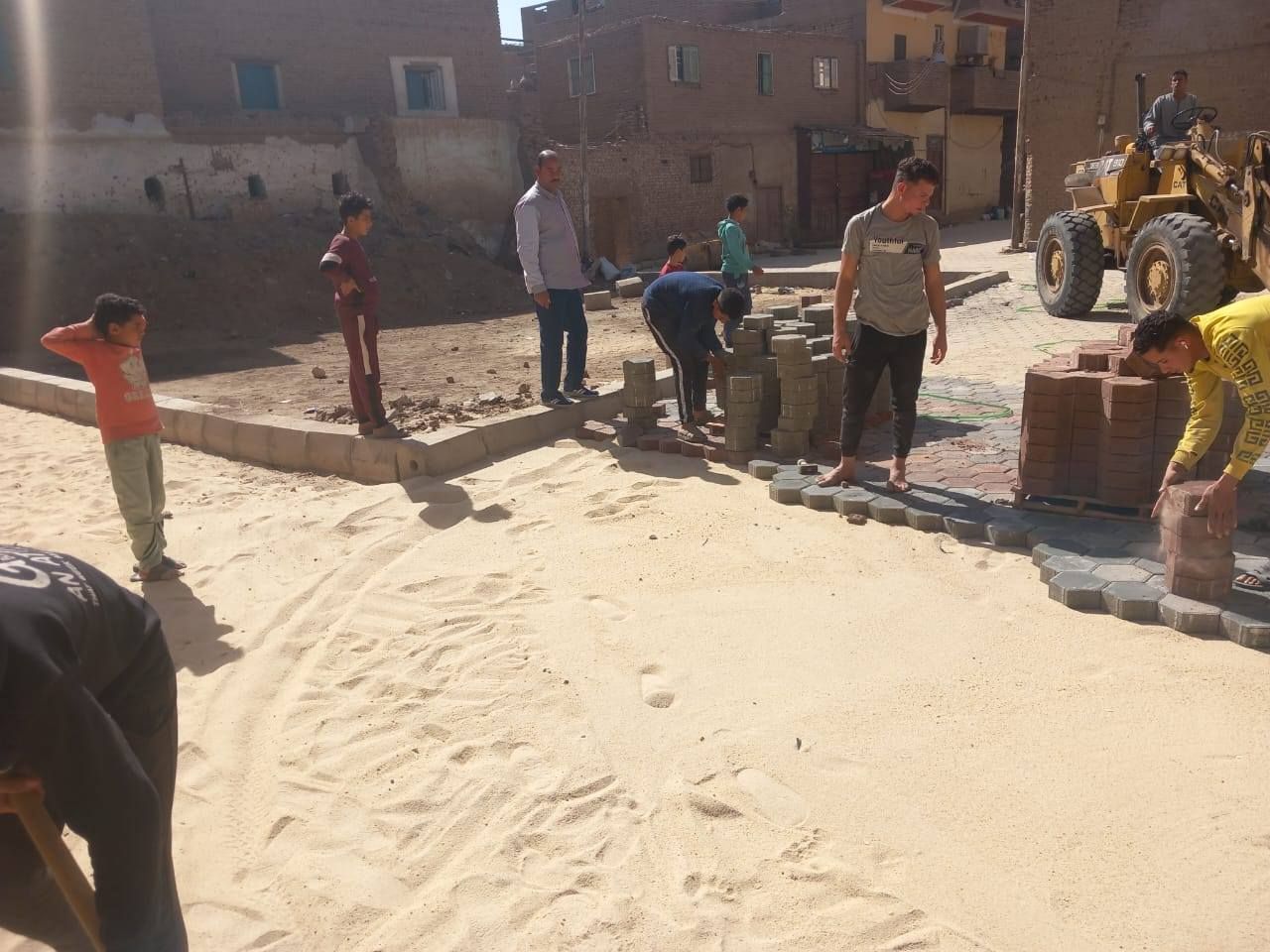 بلاط الإنترلوك يزين شوارع منطقة الراهبات بمنطقة أرمنت الحيط