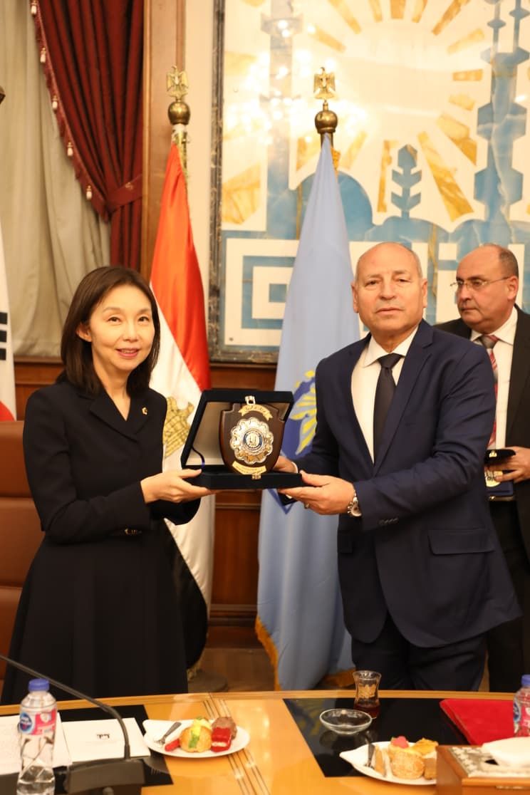 تكريم محافظ القاهرة لوفد سول الكورية تكريم محافظ القاهرة لوفد سول الكورية