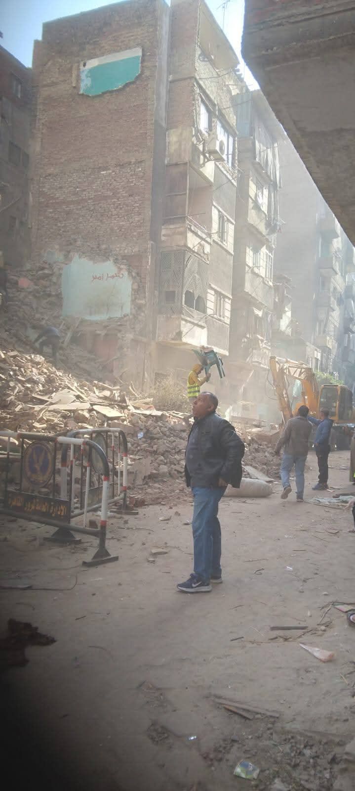 حملة مكبرة لإزالة عقارات الخطورة الداهمة بالسيدة زينب حفاظاً على الأرواح حملة مكبرة لإزالة عقارات الخطورة الداهمة بالسيدة زينب حفاظاً على الأرواح