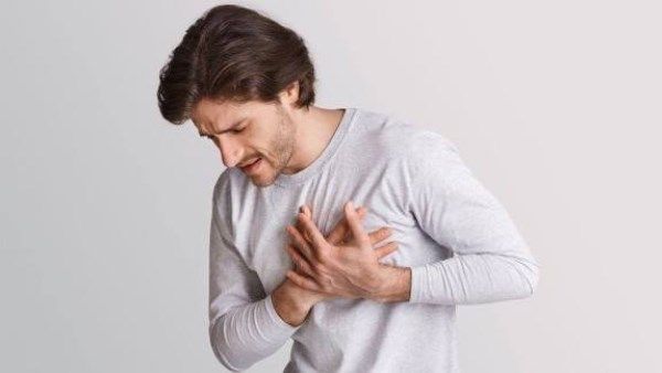 أسباب تسارع ضربات القلب عند الاستيقاظ