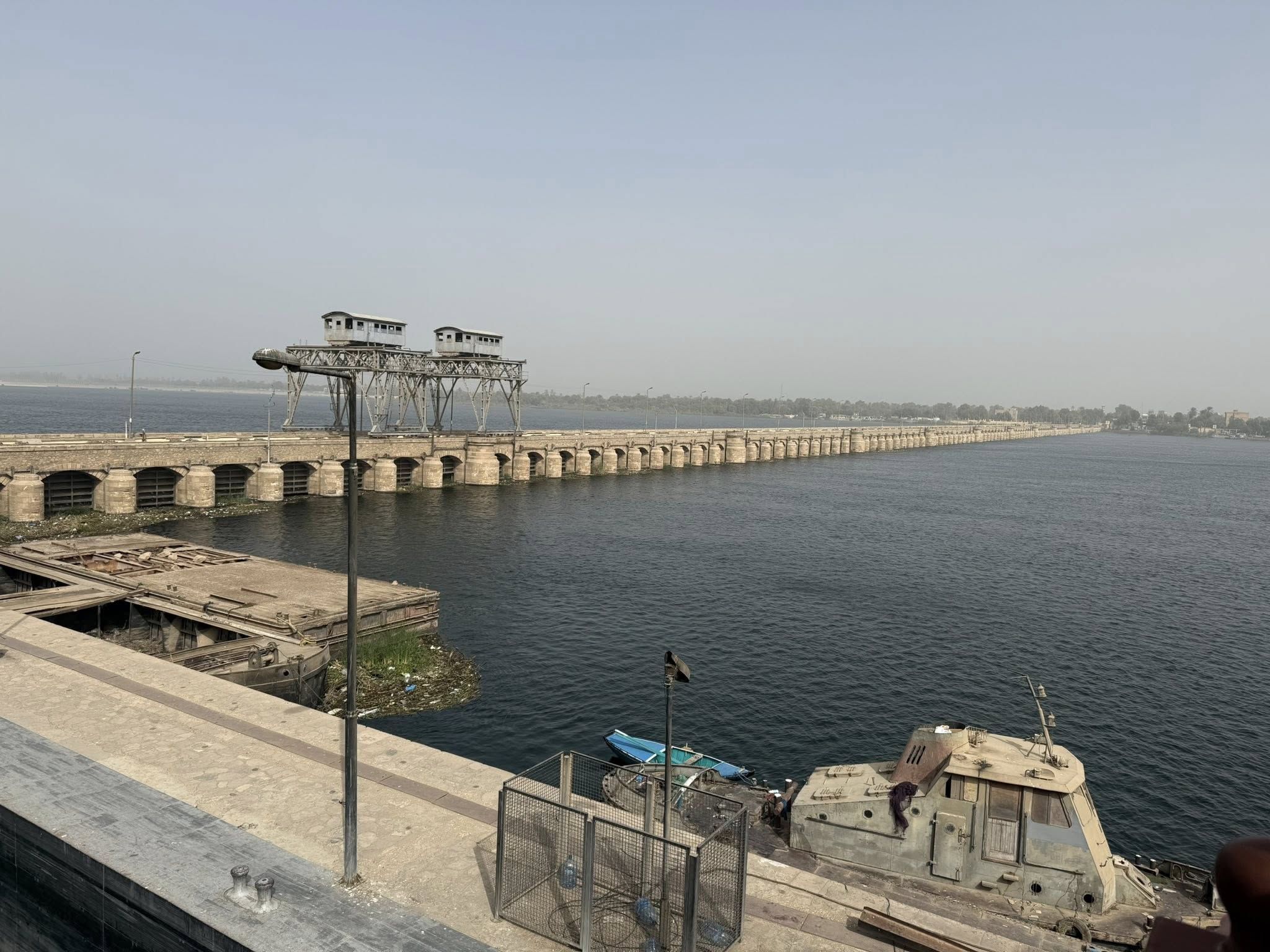 منطقة هويس إسنا التي تعبر منها المراكب النيلية جنوب الأقصر