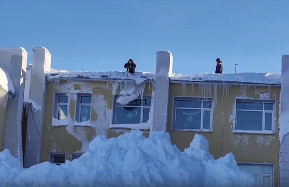 تساقط الثلوج فى روسيا يغلق الشوارع (7)