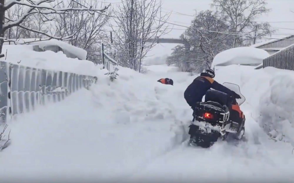 تساقط الثلوج فى روسيا يغلق الشوارع (4)