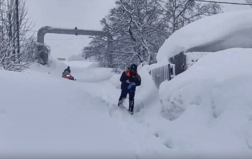 تساقط الثلوج فى روسيا يغلق الشوارع (9)