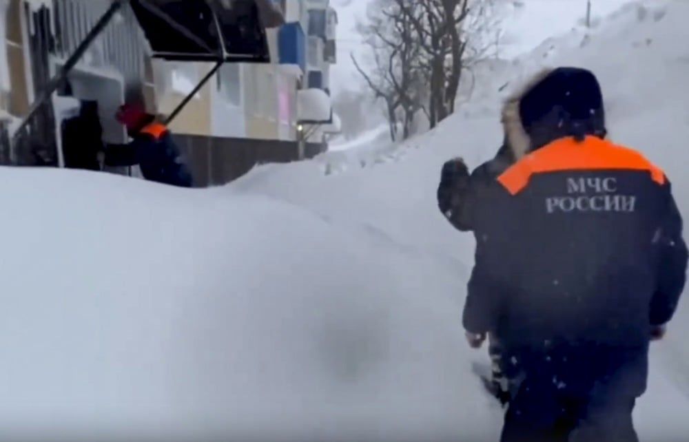 تساقط الثلوج فى روسيا يغلق الشوارع (8)