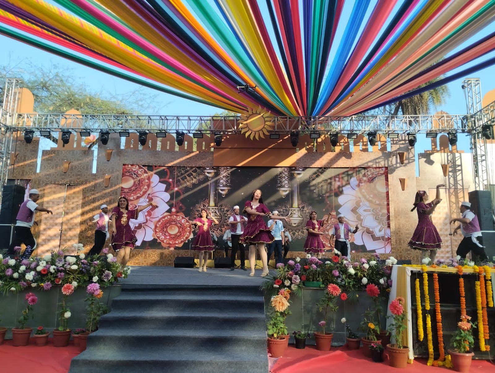 فرقة الإسماعيلية للفنون الشعبية تتألق فى مهرجان سوراج كوند الدولي