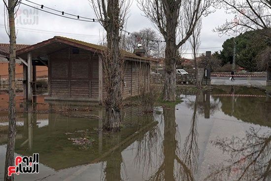 ميااه الأمطار تغرق المكان