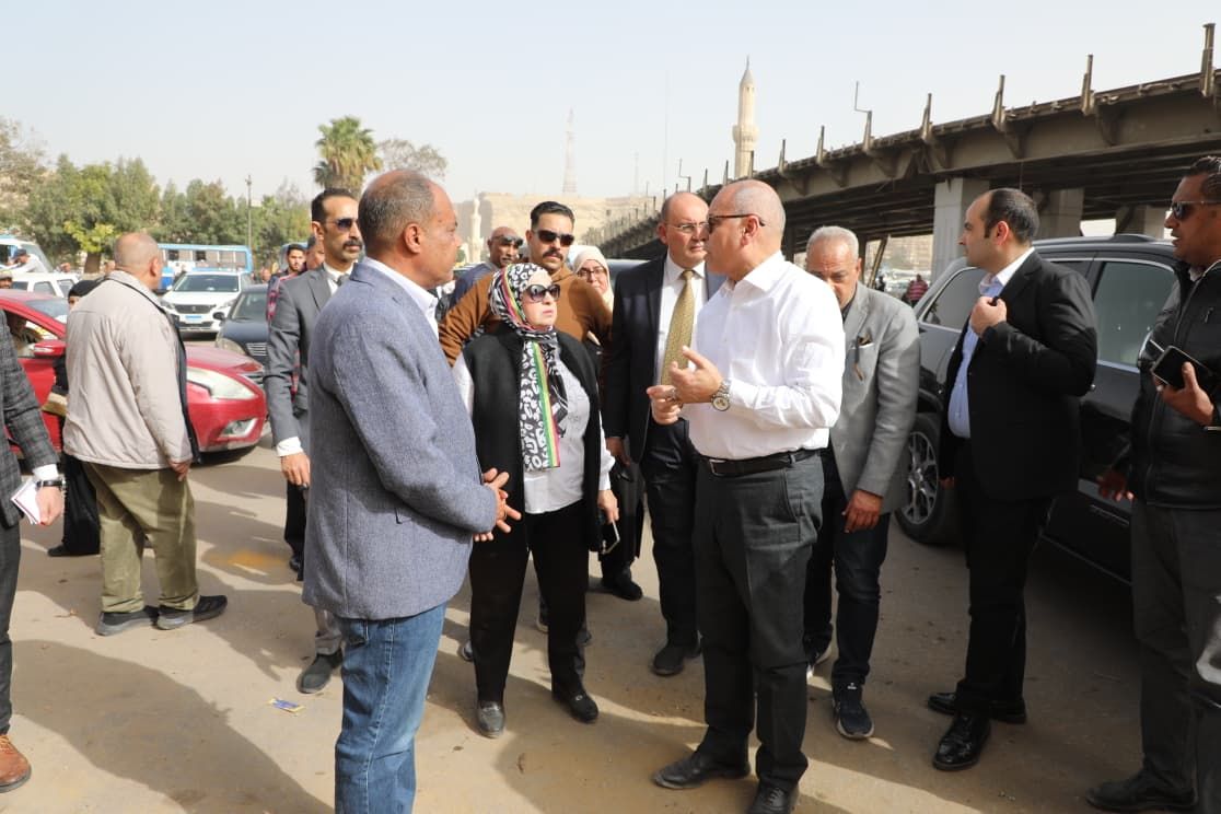محافظ القاهرة يتفقد ميدان السيدة عائشة (3)