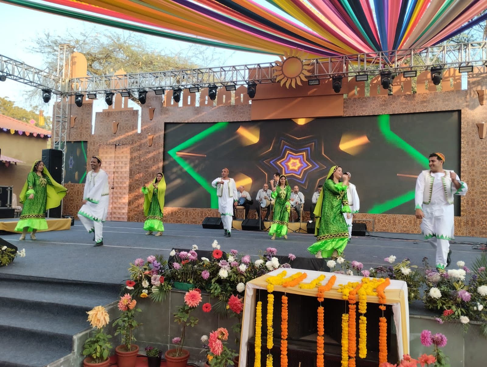 فرقة الإسماعيلية للفنون الشعبية تتألق فى مهرجان سوراج كوند الدولي بالهند