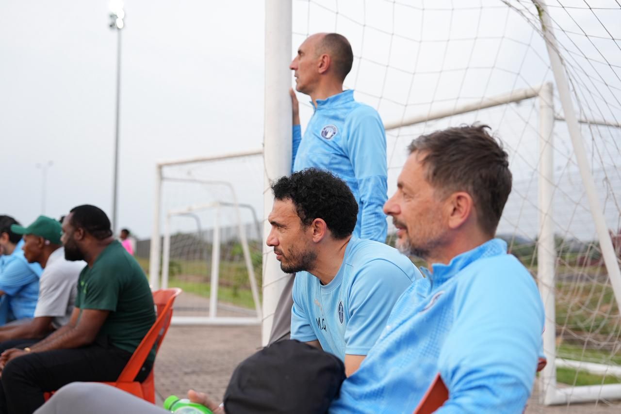 الجهاز الفني لبيراميدز (2) الجهاز الفني لبيراميدز (2)