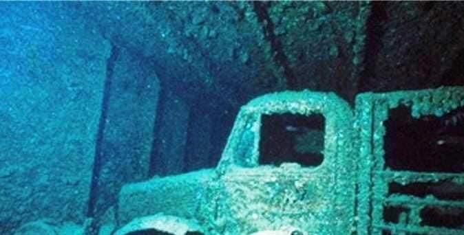 بقايا مهمات الجيش البريطانى بالسفارة الغارقة